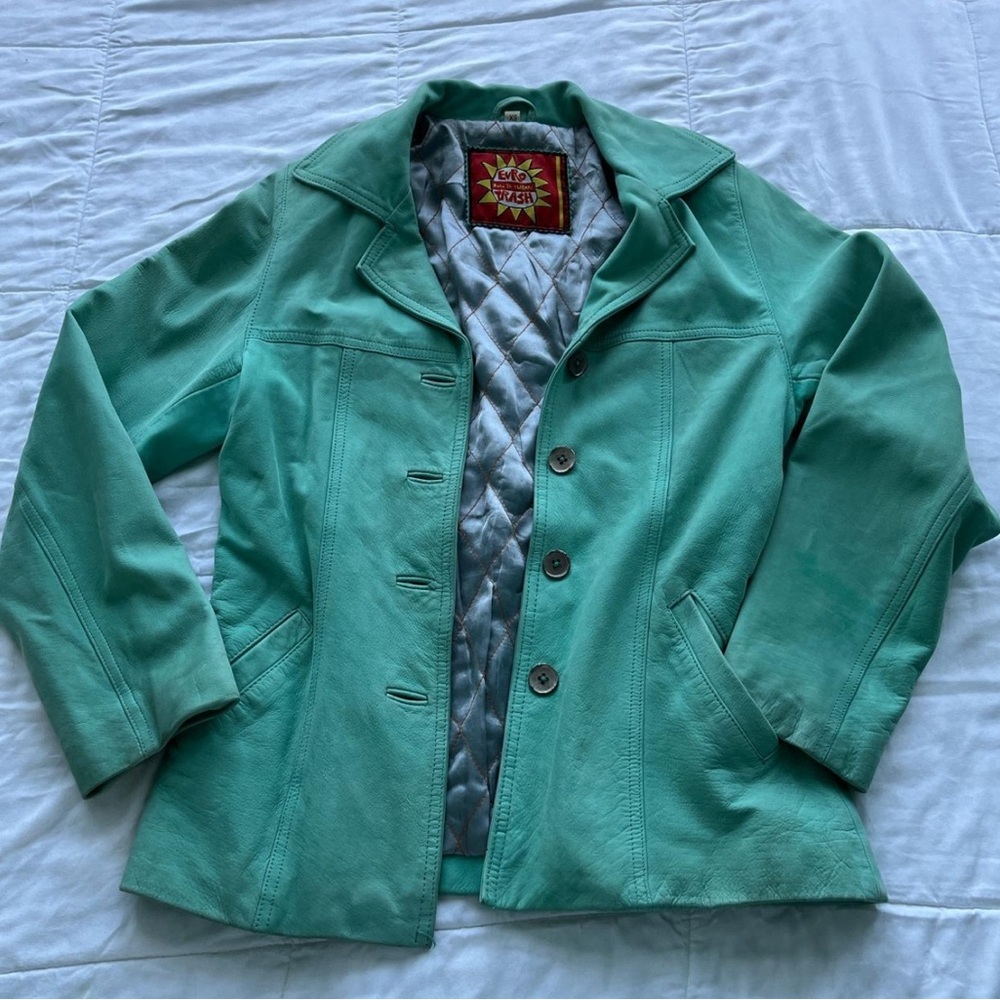 Vintage genuine leather jacket (minor flaw small pen mark under the arm)